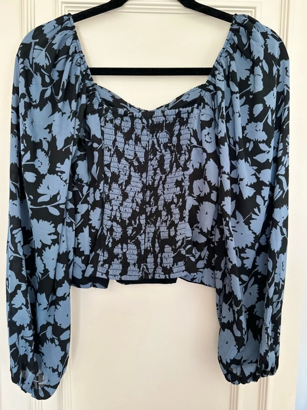 Abercrombie & Fitch Navy/Light blue floral Blouse with stretch/zipper back